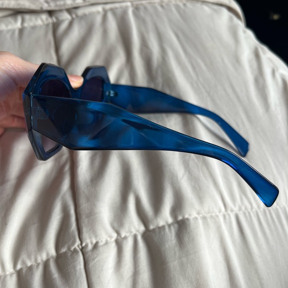 Sunglasses - Picture 4 of 4